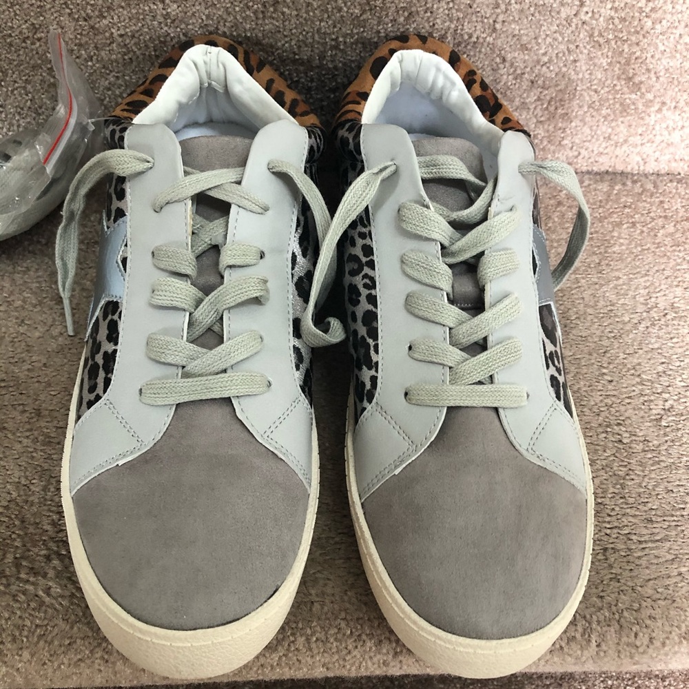 Madden Girl Leopard Sneakers Women’s Sz 10 NWT - Picture 2 of 5